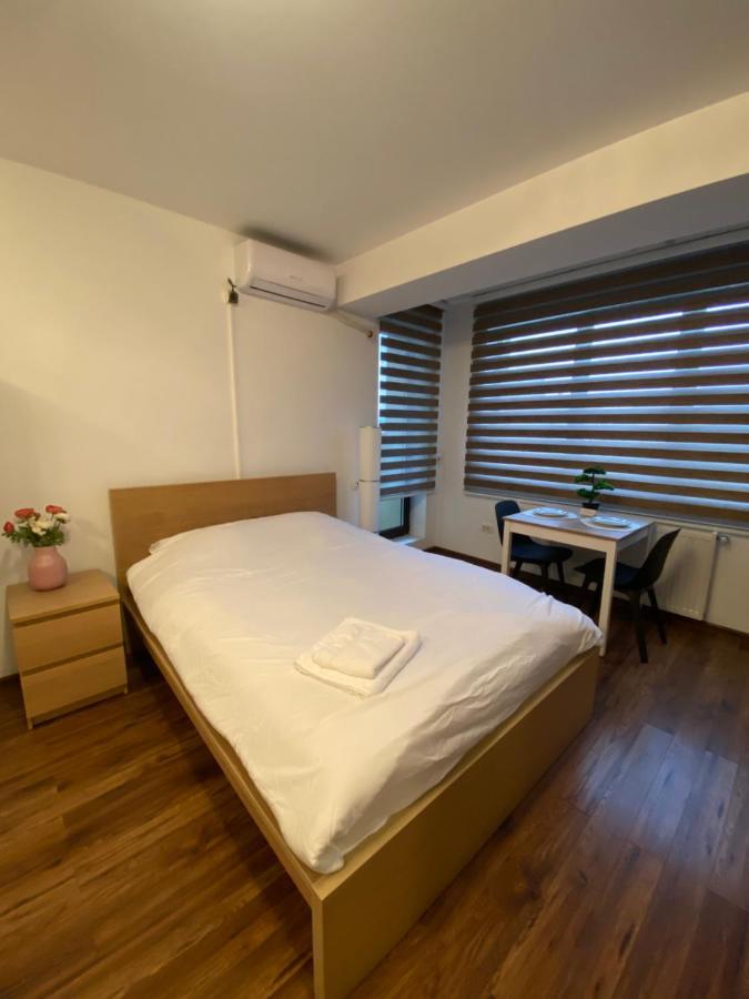 Cozy Apartment With Self Check-In Near Promenada Mall And Verdi Park Bucharest Exterior photo
