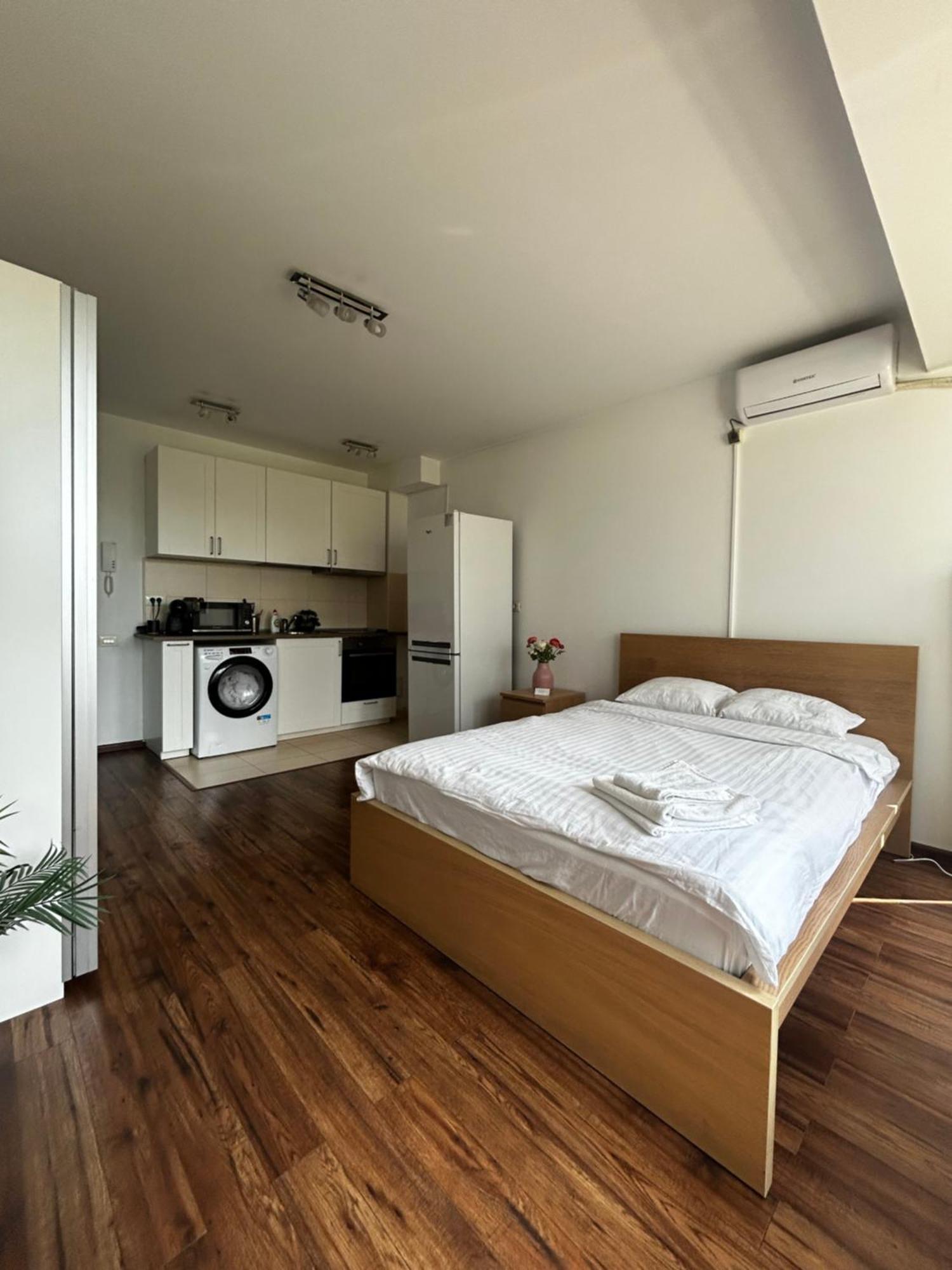 Cozy Apartment With Self Check-In Near Promenada Mall And Verdi Park Bucharest Exterior photo