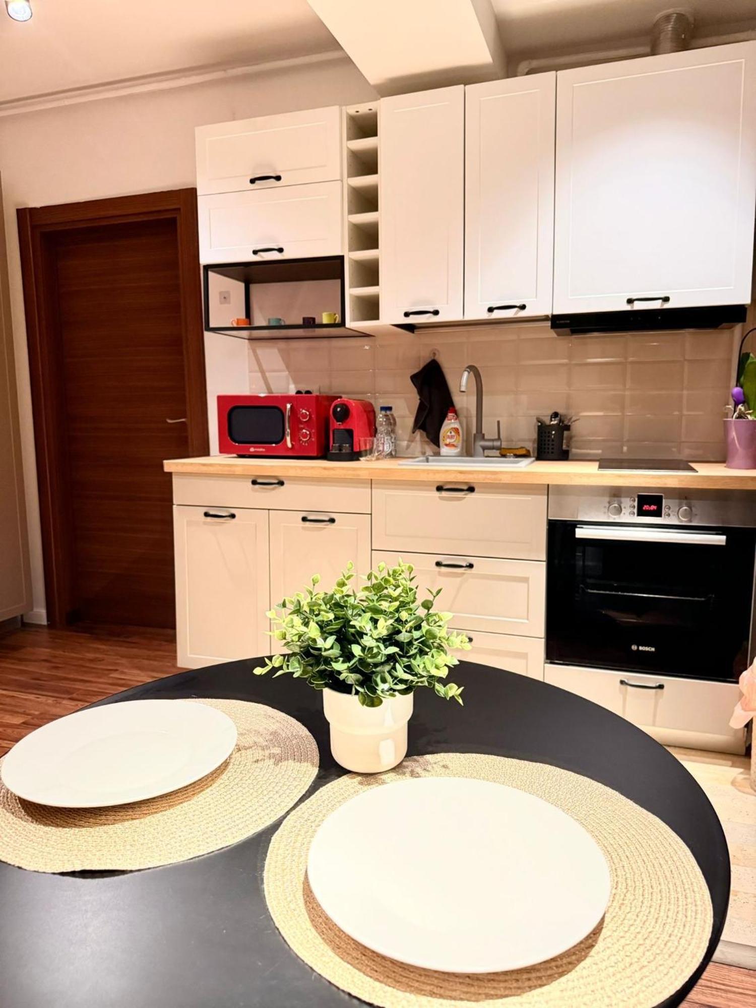 Cozy Apartment With Self Check-In Near Promenada Mall And Verdi Park Bucharest Exterior photo